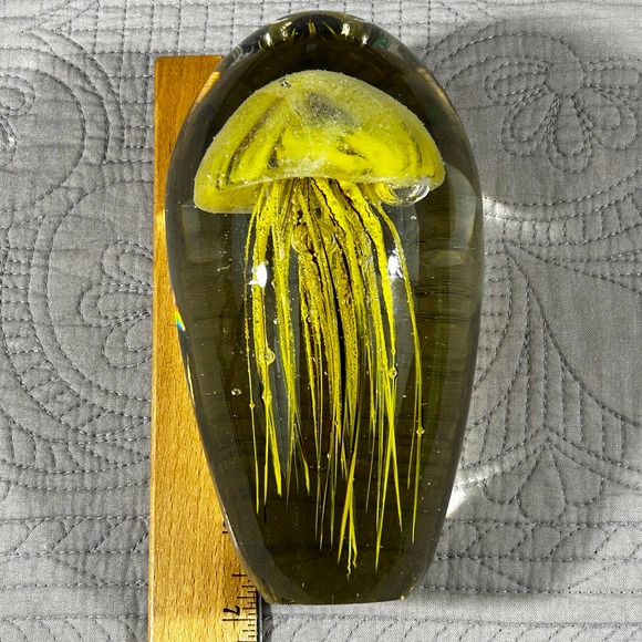 Handblown Artglass Jellfyish Paperweight/Figure 7" x 4" - Picture 4 of 11